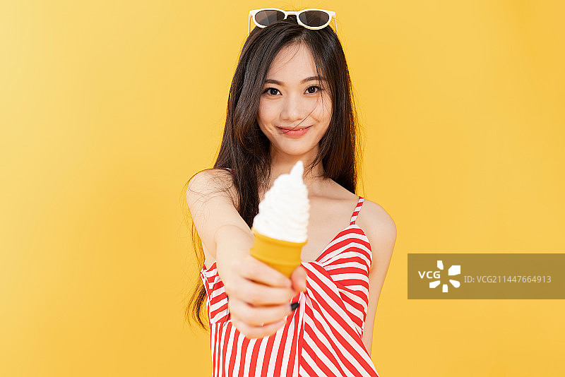 夏日美女图片素材