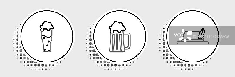 慕尼黑啤酒节帽子、啤酒杯和木桶合集图片素材