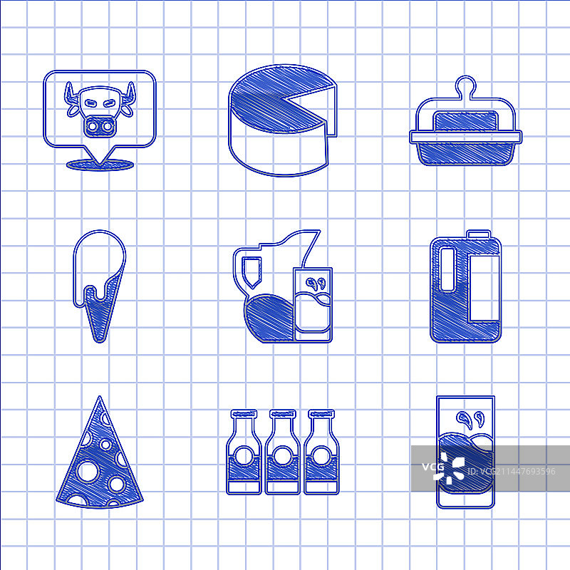 牛奶壶或奶罐与玻璃瓶组合图片素材