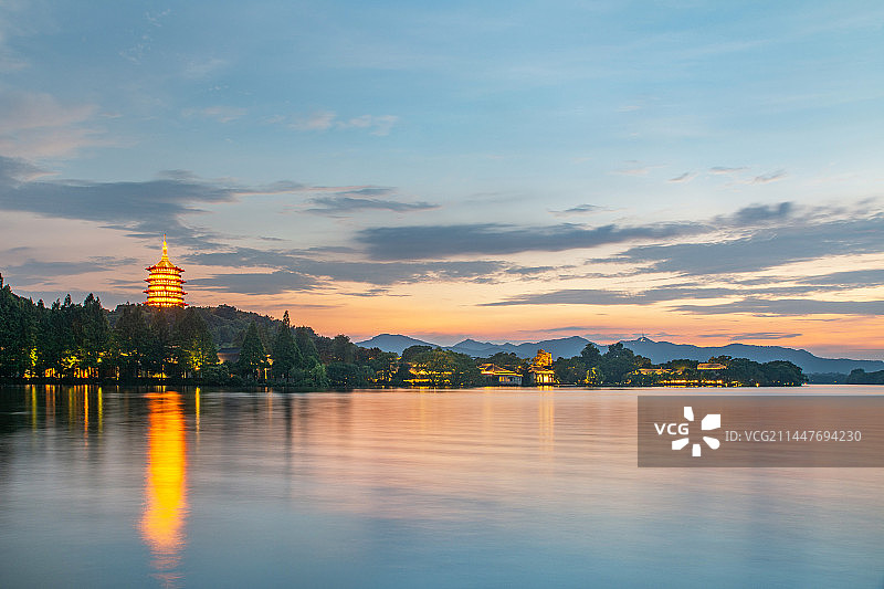 杭州西湖夜景 西湖山水  雷峰塔夜景 雷峰夕照  杭州夜景图片素材