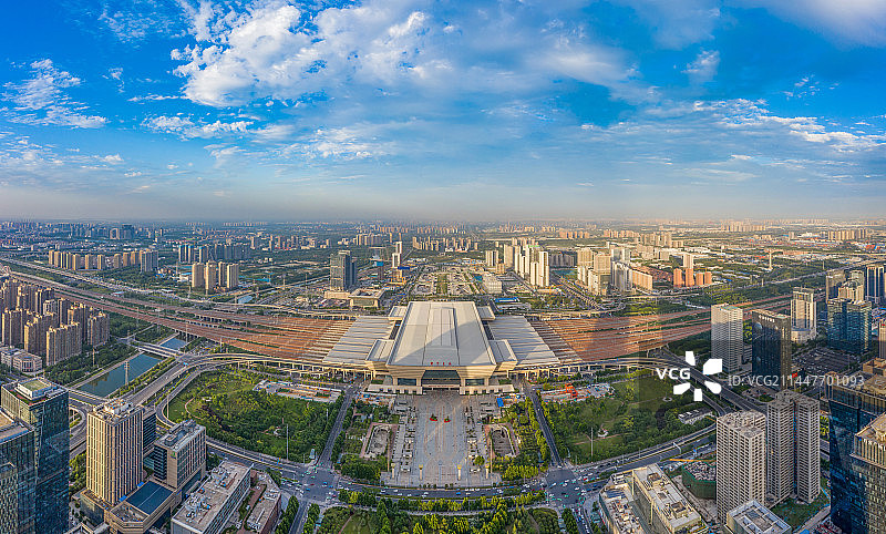 航拍郑州东站高铁站 站房广场 高速铁路火车站 城市地标建筑图片素材