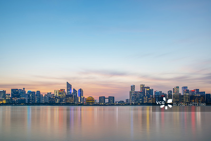 杭州钱江新城夜景 城市阳台 杭州市民中心 钱江畔图片素材