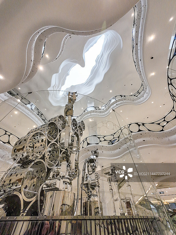 北京美客洞学馆标志性的机械臂装置和一洞天图片素材