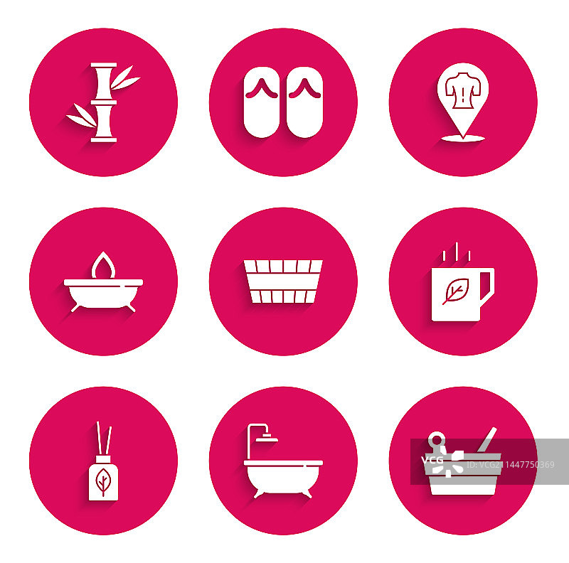 桑拿桶浴缸和茶杯勺子套装图片素材