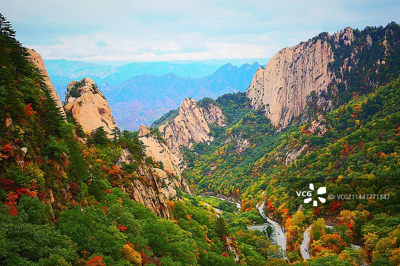 斑斓雾灵山图片素材