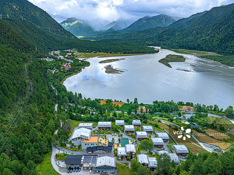 帕隆藏布江 古乡湖景区 西藏旅行 林芝市波密县 318国道念青唐古拉山自驾游图片素材