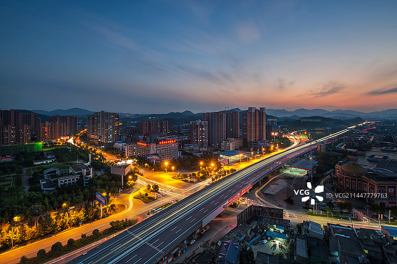 傍晚的黄石市迎宾大道图片素材