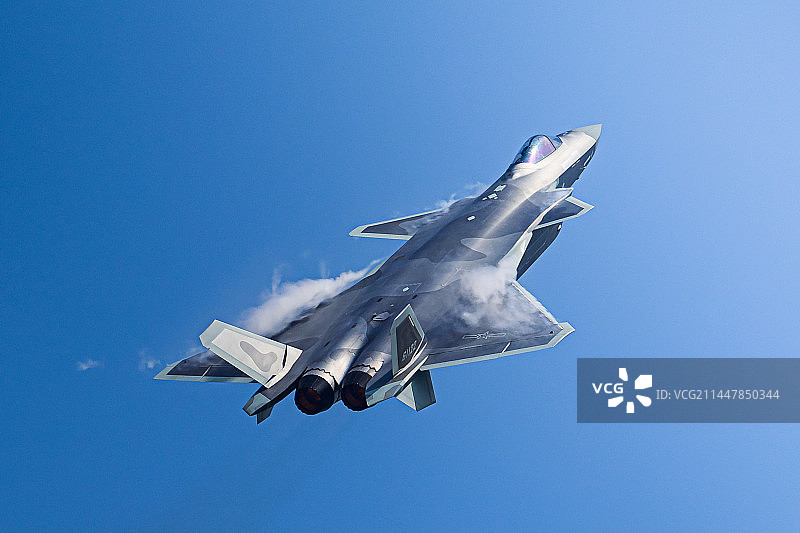长春航展歼20翼尖气流特写图片素材