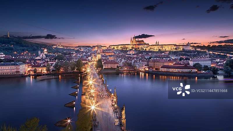 黄昏时的布拉格王宫图片素材