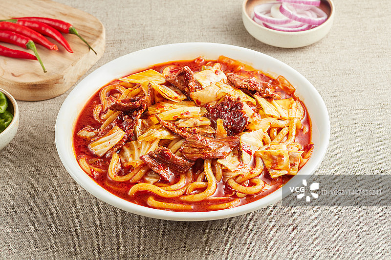 泡菜牛肉炒米粉图片素材