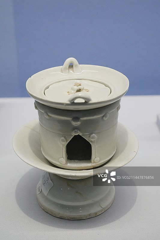 北京中国国家博物馆馆藏五代定窑白釉风炉铫子组合（中国古代瓷器展）图片素材