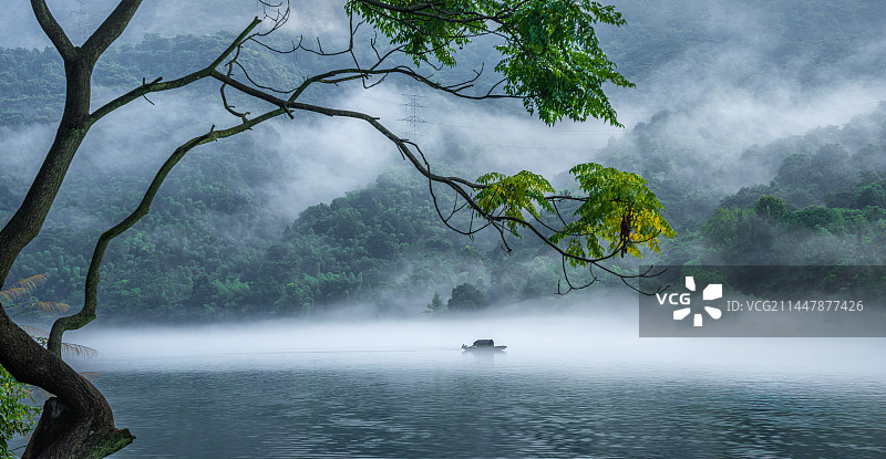 雾漫小东江仙境图片素材