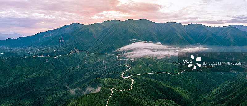 四川雅安荥经汉源大相岭山脉泥巴山自然风光国道108线穿越大山图片素材