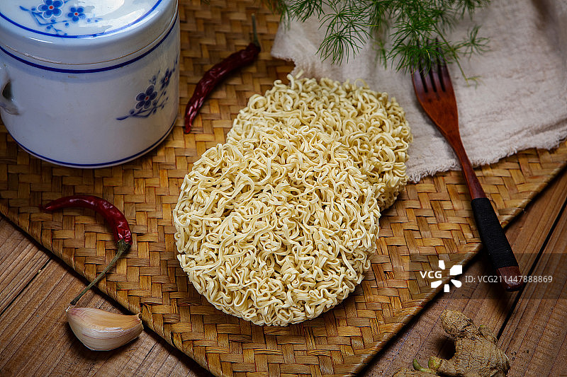 美味的方便面饼图片素材