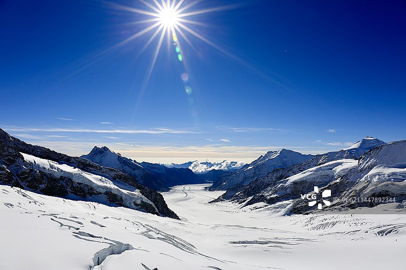 少女峰远眺图片素材