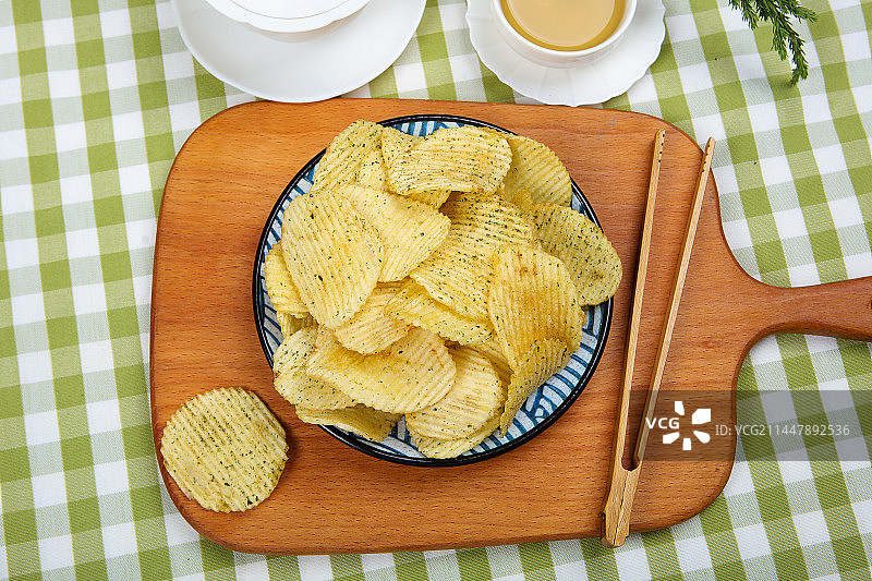 清脆可口的海苔薯片图片素材