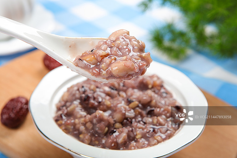 营养健康的花生燕麦粥图片素材