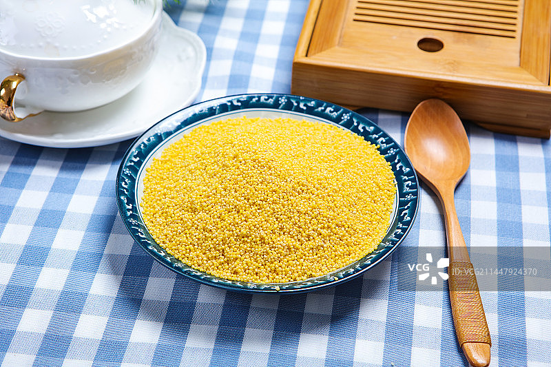 金灿灿的小米图片素材