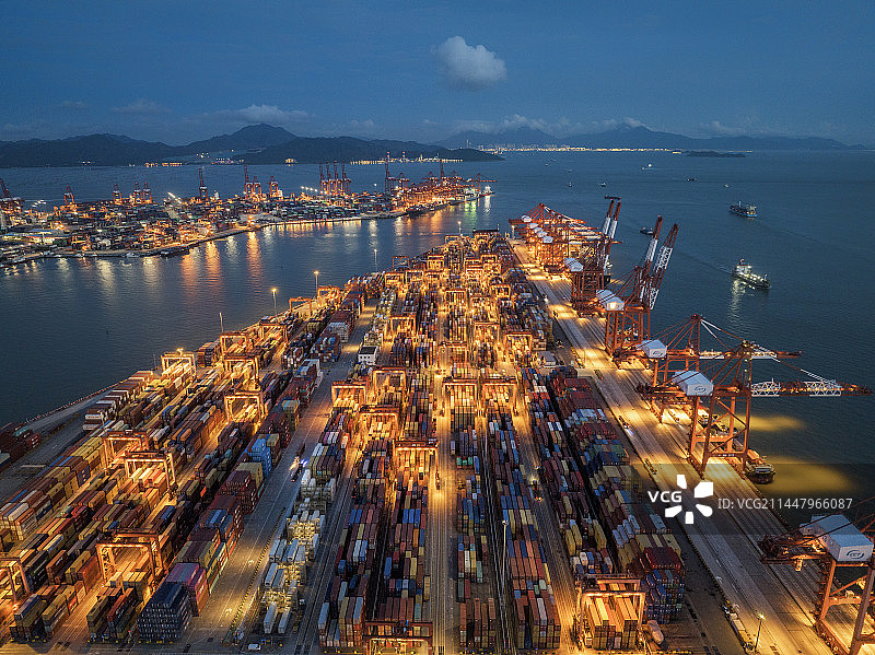 深圳蛇口赤湾集装箱码头港口日落夜景风光图片素材