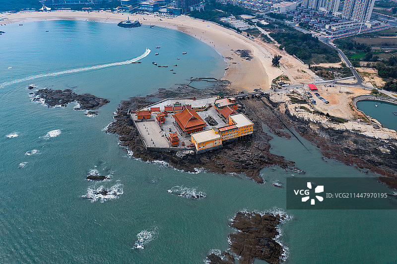 航拍福建泉州石狮黄金海岸珞珈寺图片素材