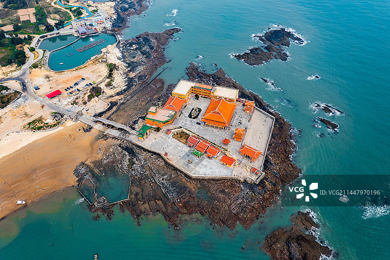 航拍福建泉州石狮黄金海岸珞珈寺图片素材