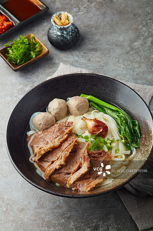 牛肉丸拼牛腩粿条图片素材