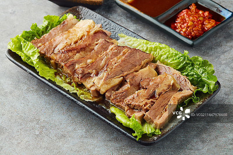 一盘熟牛腩图片素材