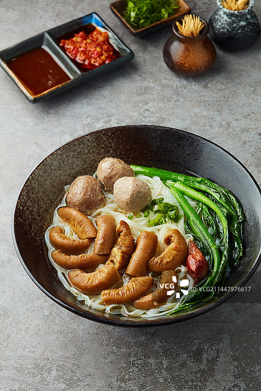 牛肉丸牛肠粿条图片素材