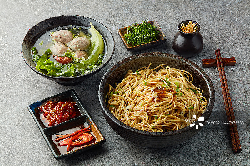 牛肉丸汤拌面套餐图片素材