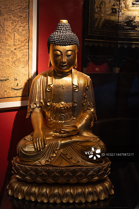 澳门博物馆里的金色佛像图片素材
