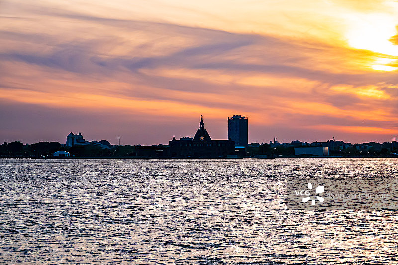 日落、帆船与哈德逊河图片素材