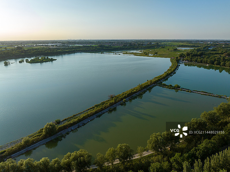 中国山东淄博临淄区太公湖风光航拍图片素材