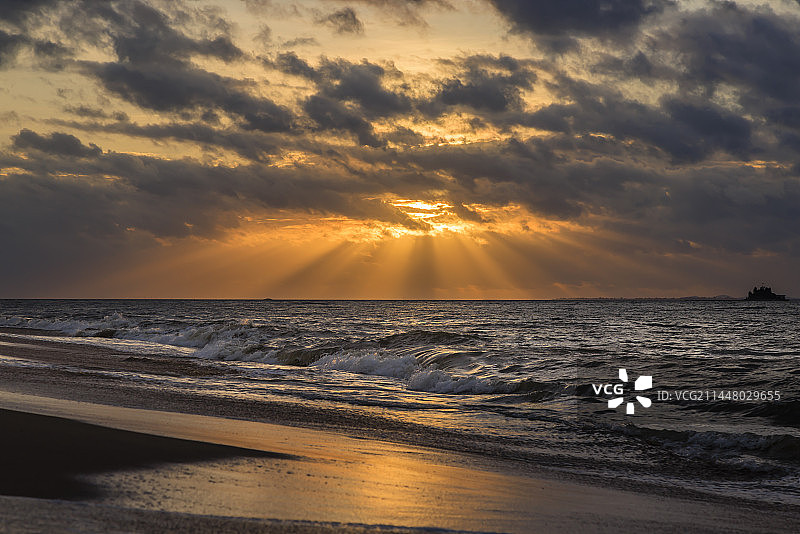 厦门黄厝沙滩  日出、海浪和沙滩图片素材