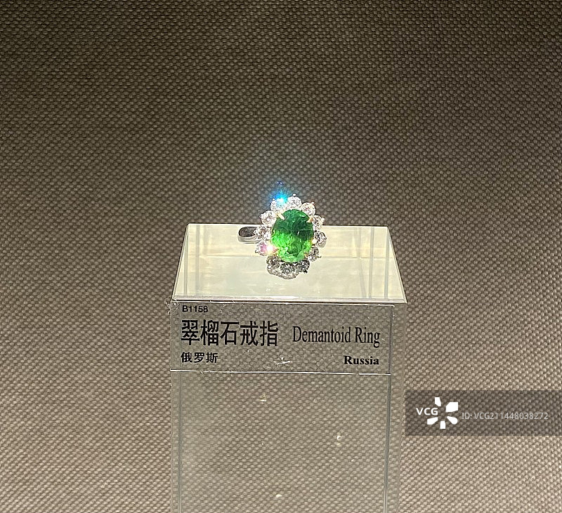 中国地质博物馆翠榴石戒指图片素材