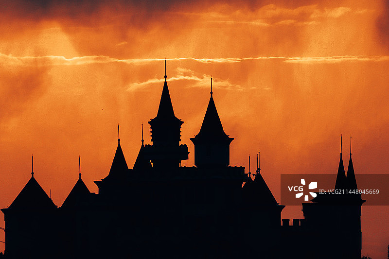 日落黄昏时哈尔滨松花江过江索道城堡剪影图片素材