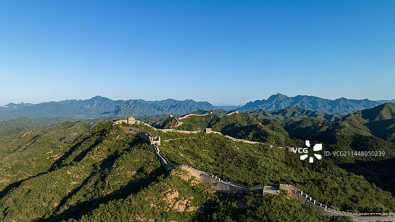 湛蓝的天空下河北承德市滦平县金山岭长城图片素材