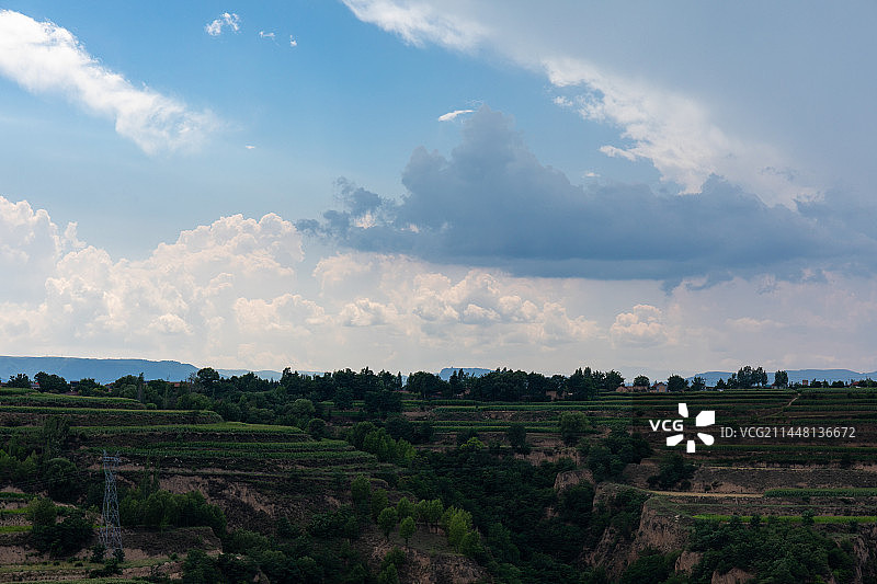 黄土高原地貌乡村蓝天白云图片素材