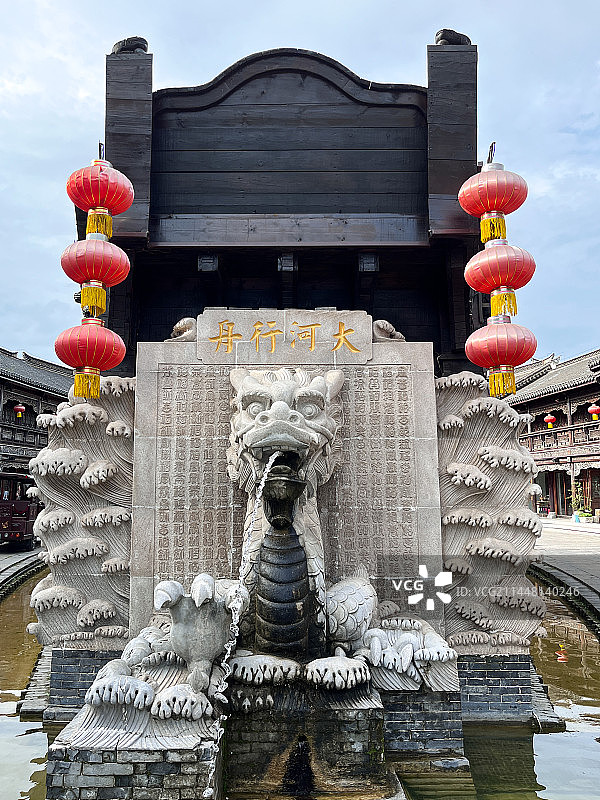 山东省枣庄市台儿庄古城，大河行舟图片素材