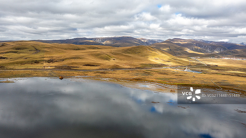 甘肃碌曲县尕海湖秋季风光图片素材
