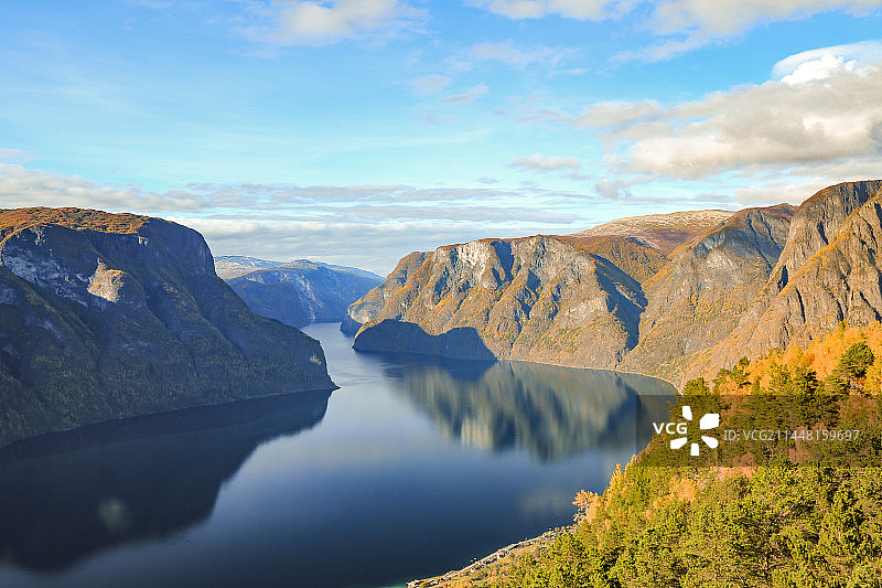 挪威松恩峡湾背景的户外广告背景图图片素材