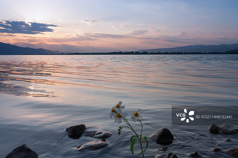 邛海日落图片素材