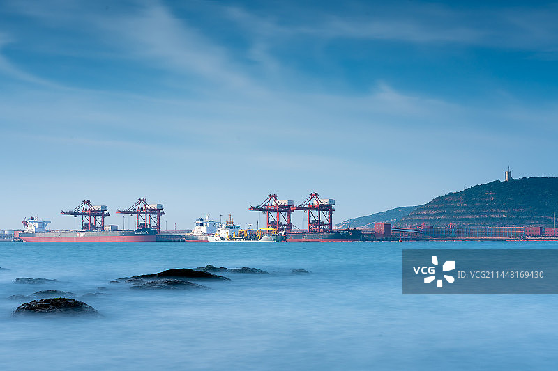 日出后连云港港口风光图片素材