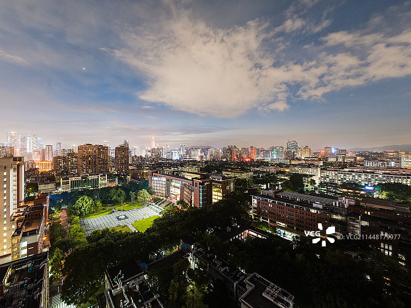 航拍广州暨南大学城市风光夜景-大学校园风景图片素材