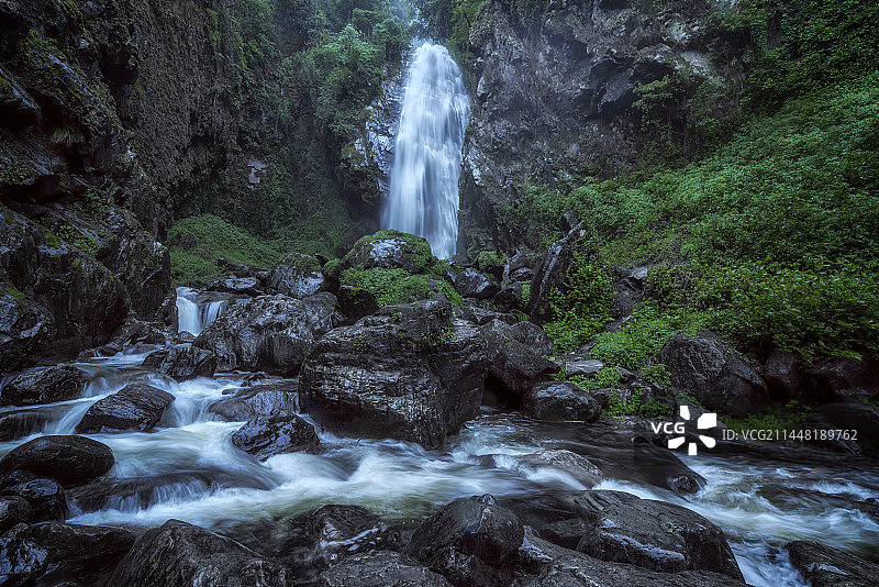 高黎贡山百花岭瀑布图片素材
