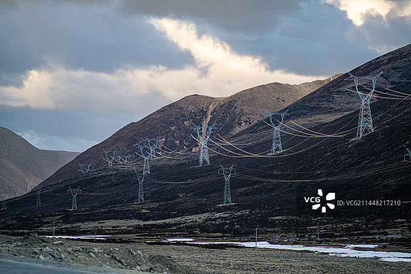 G318国道东达山图片素材