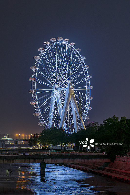深圳浪漫夜景宝安欢乐港湾湾区之光摩天轮特写摄影素材图图片素材