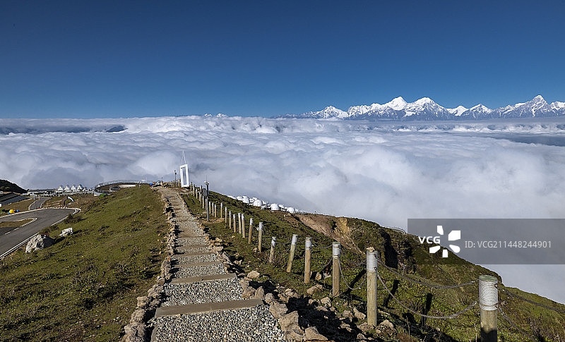 最美360º观景平台四川雅安牛背山风光图片素材