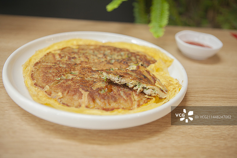 蚵仔煎，煎饼，海鲜煎饼，生蚝煎饼，大饼，鸡蛋饼，早餐，家常菜，大众菜，海产，餐饮文化，河鲜，海鲜图片素材