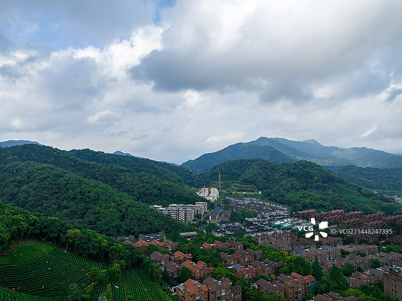 航拍杭州西湖龙井茶园图片素材