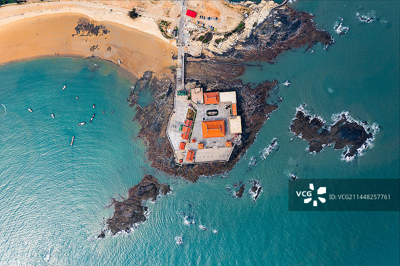 航拍福建泉州石狮黄金海岸洛伽寺图片素材